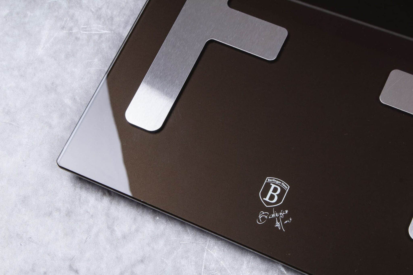 Berlinger Haus Metallic Line Shiny Black Edition testzsíranalizáló mérleg, fekete