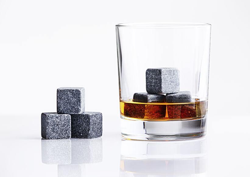 Dallas Whiskeys Pohár Ajándék jégkockakészítővel és 6 db whisky kővel 4 