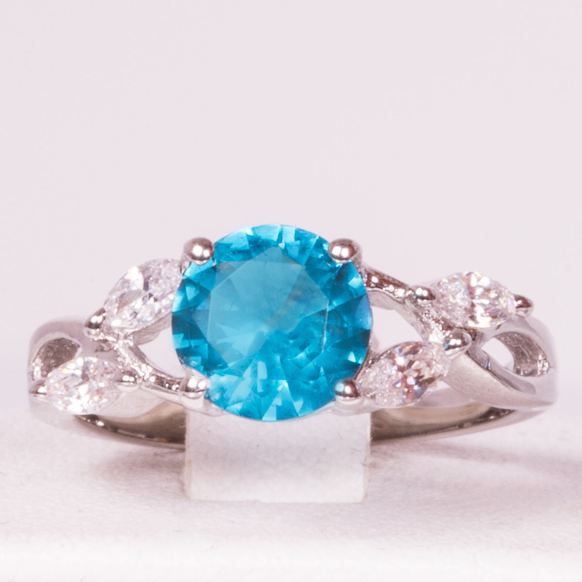 Fehérarannyal Bevont Gyűrű Kék Emporia® Kristállyal