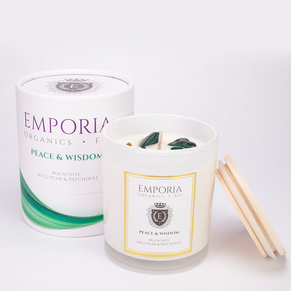 Emporia Organics Üveggyertya: Fiji -PEACE & WISDOM, Malachittal, Vadkörte és pacsuli illattal, 100% szójaviasz, 230 g 3 