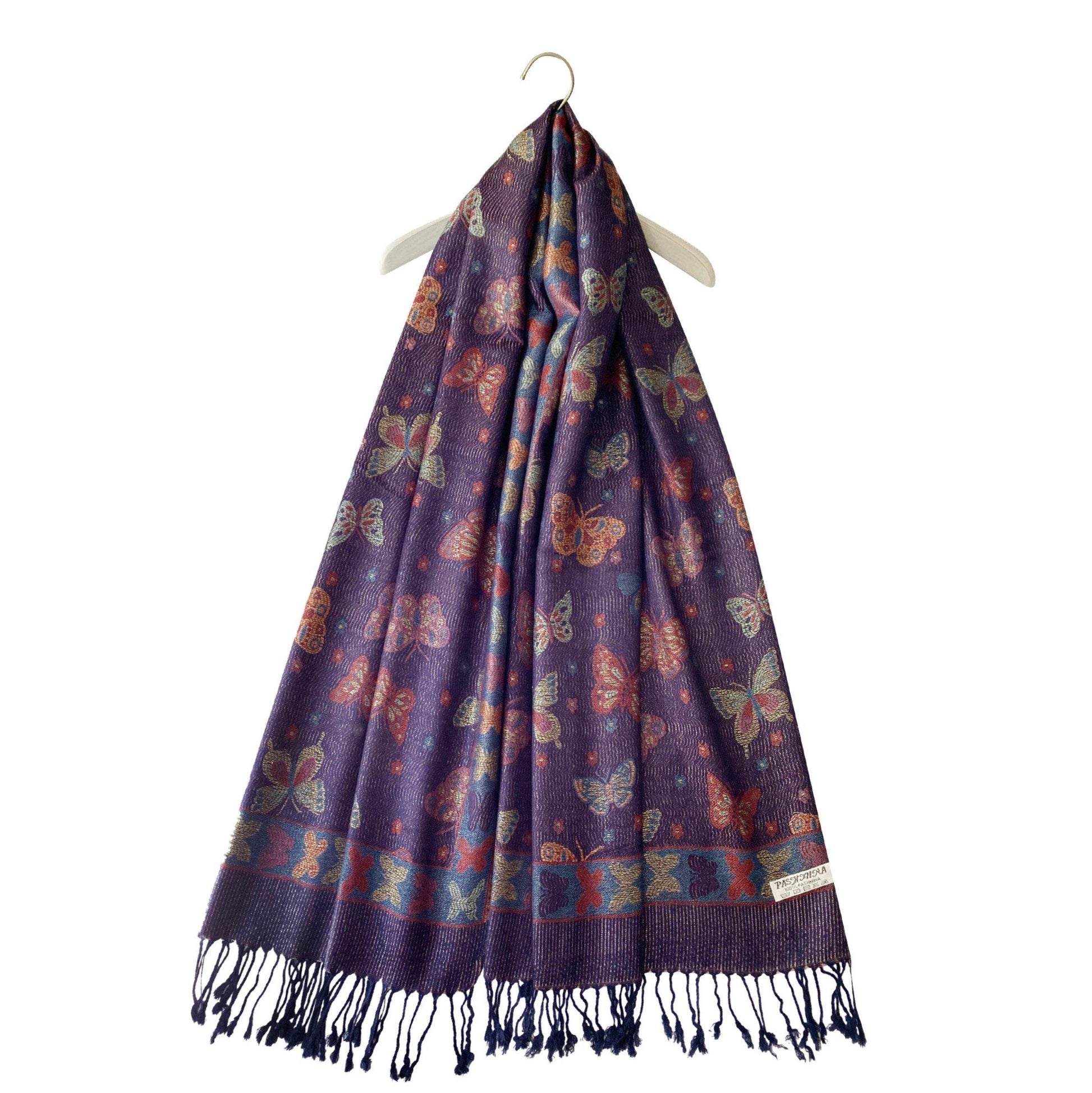 100% Valódi Pashmina Kasmír Sál-Kendő, 70 cm x 170 cm, Pillangó Mintás, Fényes Sötétkék 4 100% Valódi Pashmina Kasmír Sál-Kendő, 70 cm x 170 cm, Pillangó Mintás, Fényes Sötétkék - Ékszer Galéria